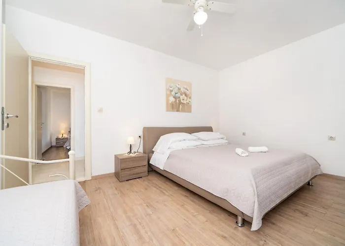 Siesta Apartment *