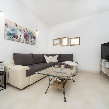 Siesta Apartment Sumartin
