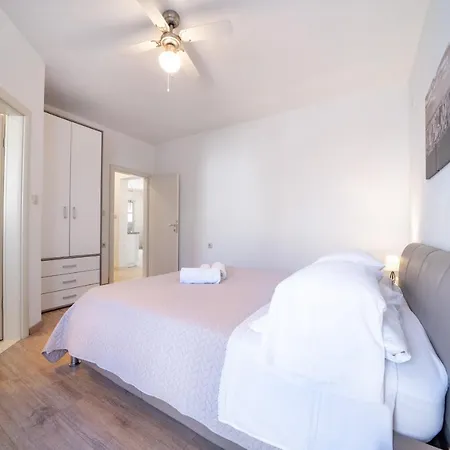 Siesta Apartment Sumartin