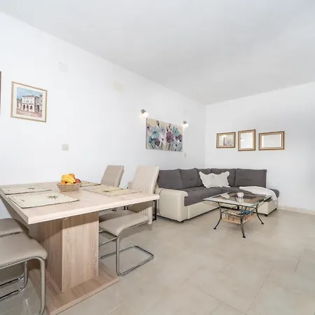 Apartment Siesta Sumartin