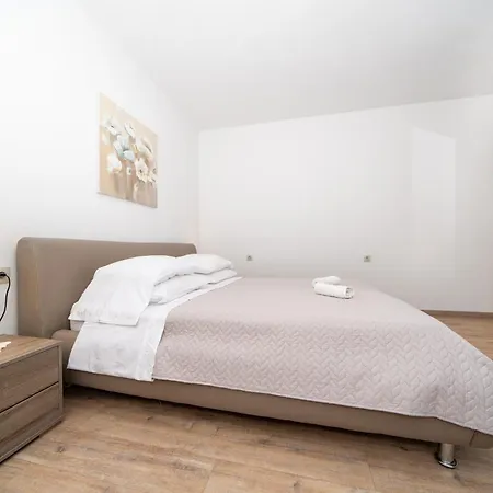 Siesta Apartment *
