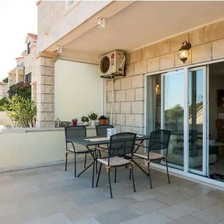 Siesta Apartment Sumartin